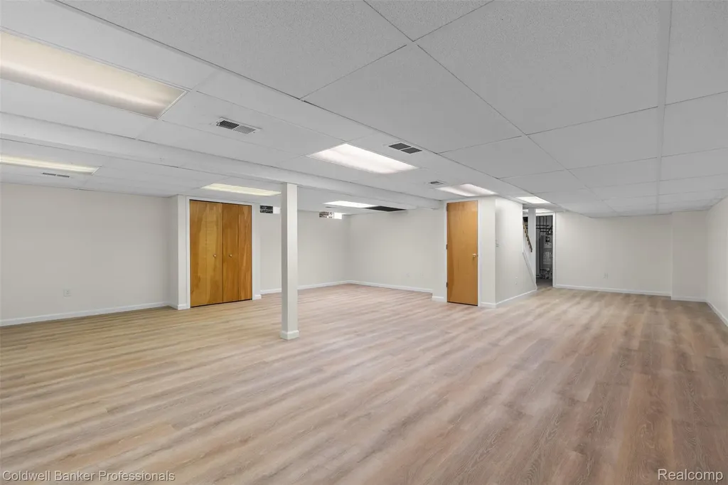 5890 Pinecroft Drive West Bloomfield Charter Township MI 48322