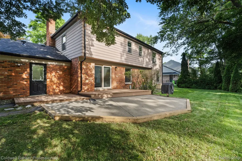 5890 Pinecroft Drive West Bloomfield Charter Township MI 48322