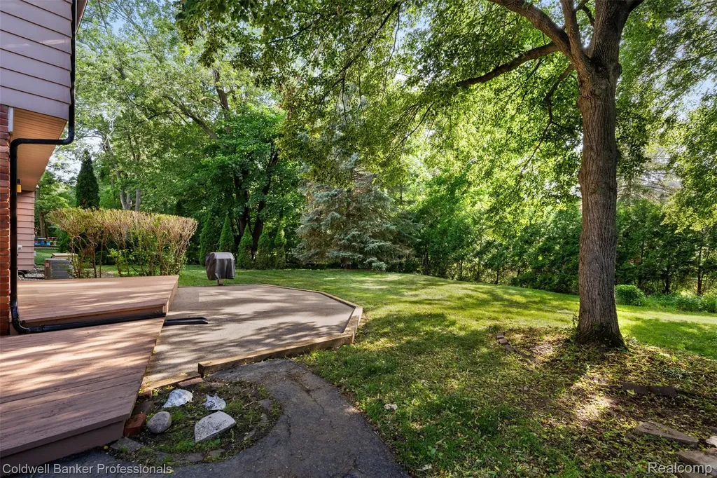 5890 Pinecroft Drive West Bloomfield Charter Township MI 48322