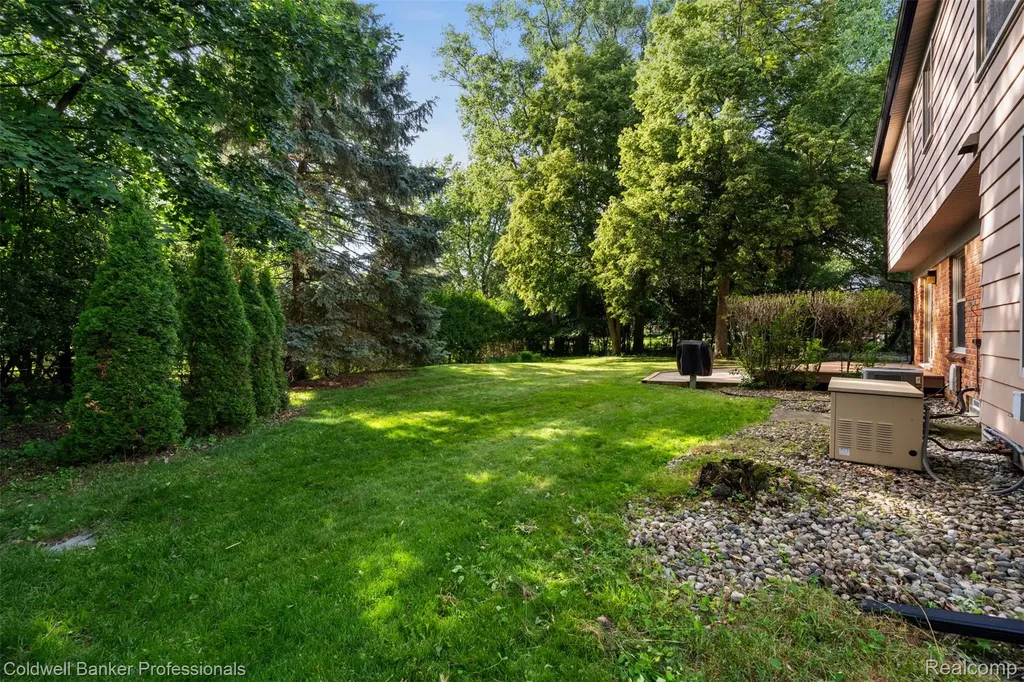 5890 Pinecroft Drive West Bloomfield Charter Township MI 48322