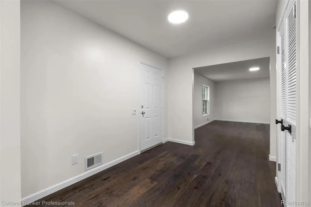 5890 Pinecroft Drive West Bloomfield Charter Township MI 48322