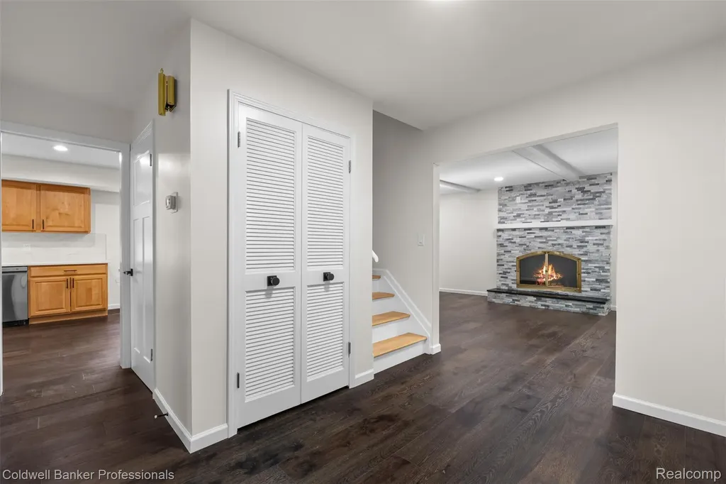 5890 Pinecroft Drive West Bloomfield Charter Township MI 48322