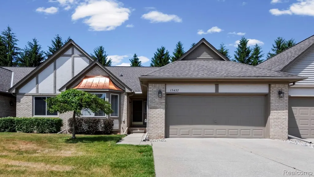 15437 Pebble Pointe Drive Clinton Charter Township MI 48038