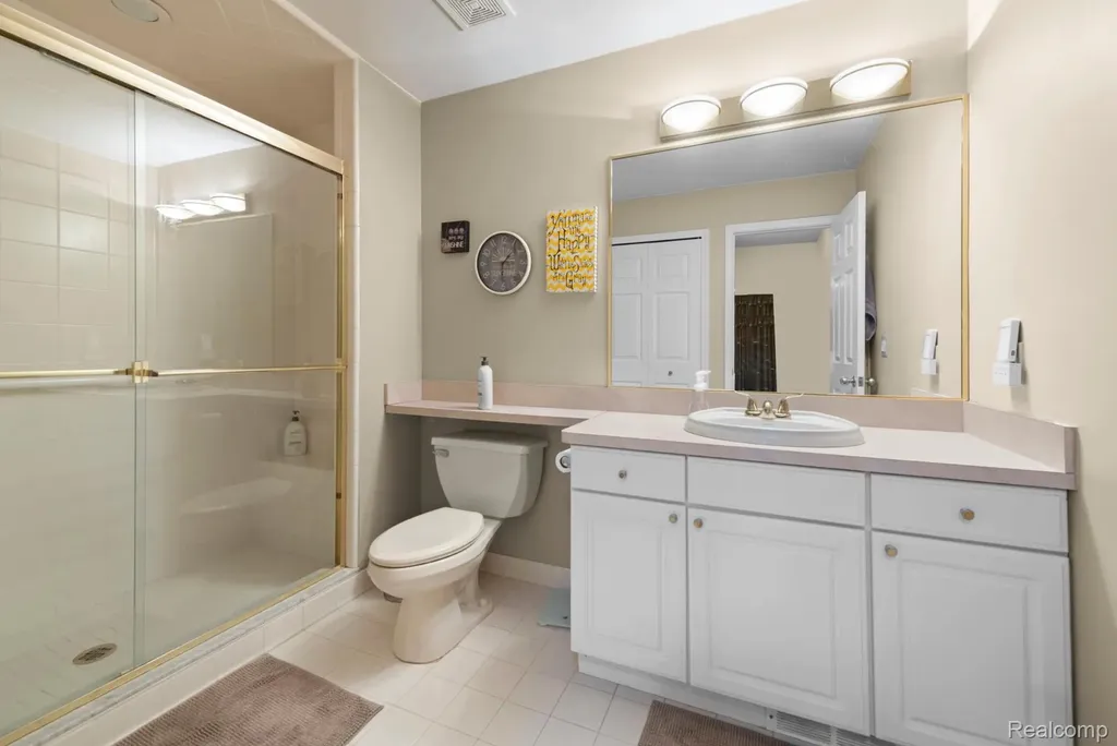 15437 Pebble Pointe Drive Clinton Charter Township MI 48038