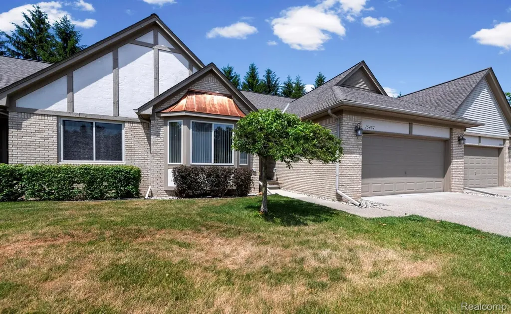 15437 Pebble Pointe Drive Clinton Charter Township MI 48038