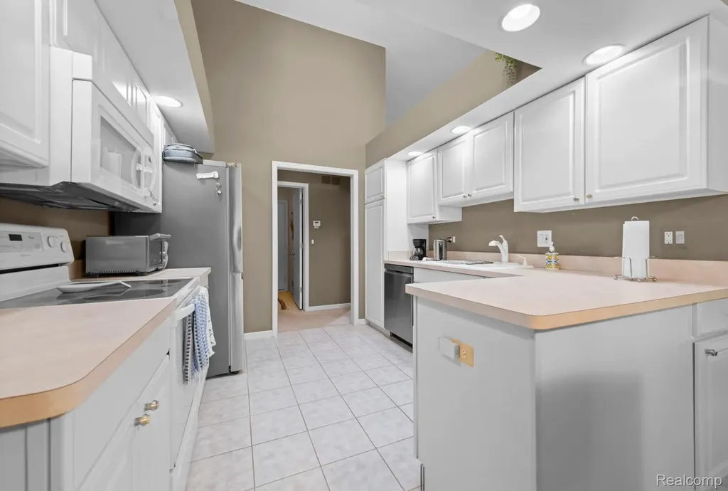 15437 Pebble Pointe Drive Clinton Charter Township MI 48038
