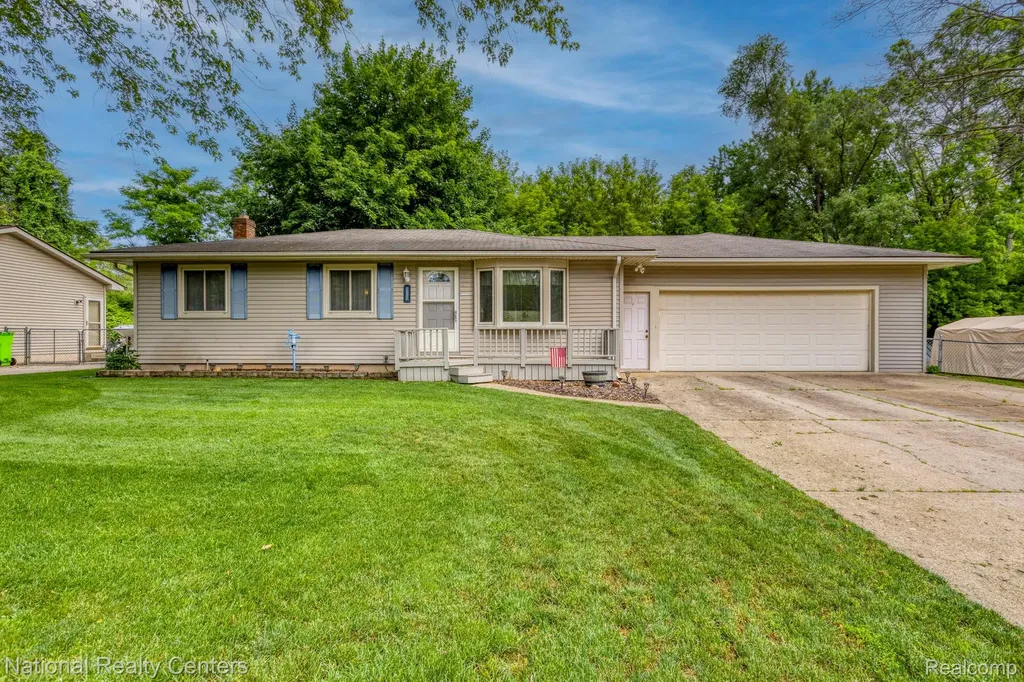 9150 Maplewood Drive White Lake Charter Township MI 48386
