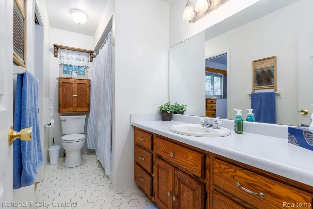 9150 Maplewood Drive White Lake Charter Township MI 48386