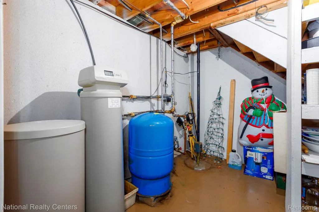 9150 Maplewood Drive White Lake Charter Township MI 48386
