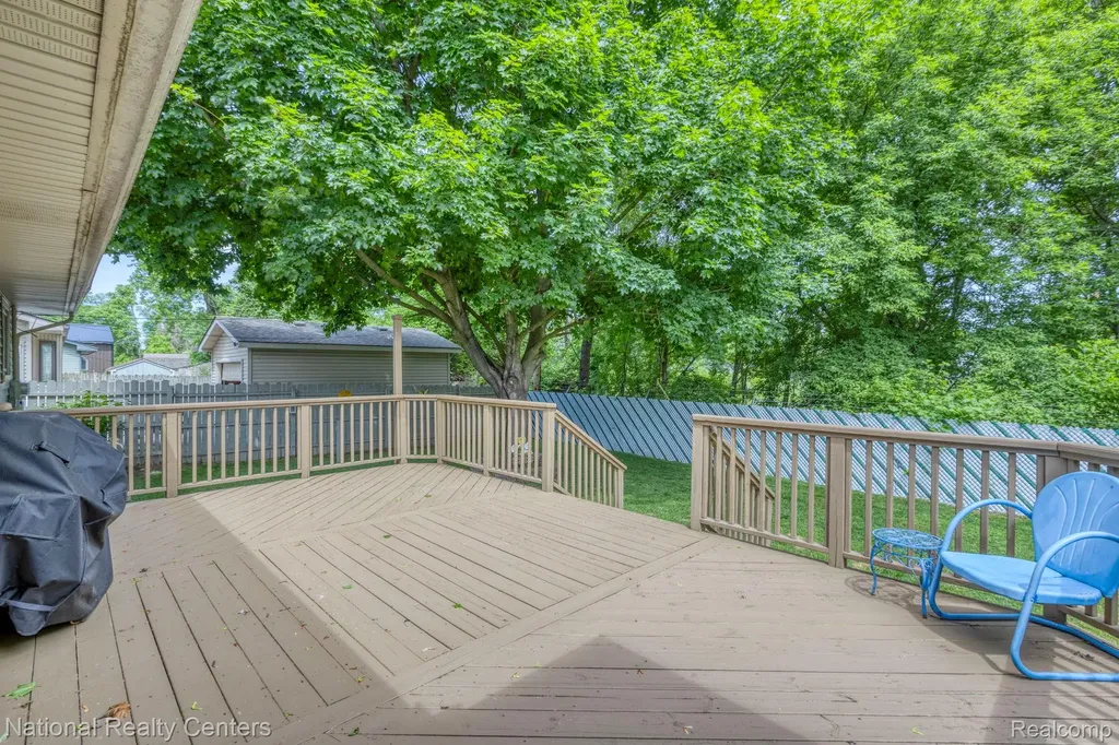 9150 Maplewood Drive White Lake Charter Township MI 48386