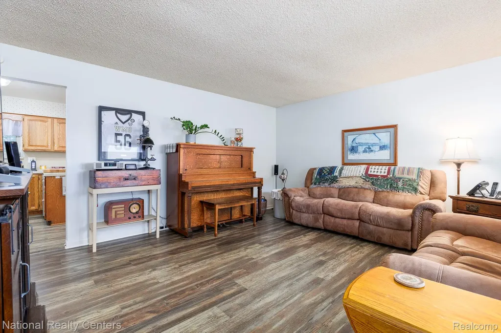 9150 Maplewood Drive White Lake Charter Township MI 48386