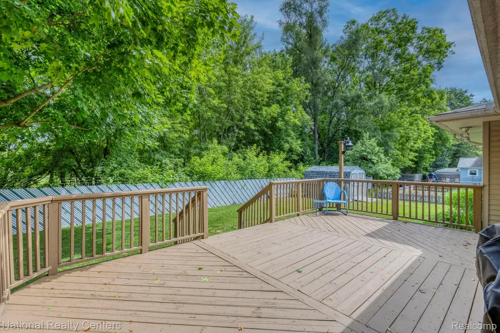 9150 Maplewood Drive White Lake Charter Township MI 48386