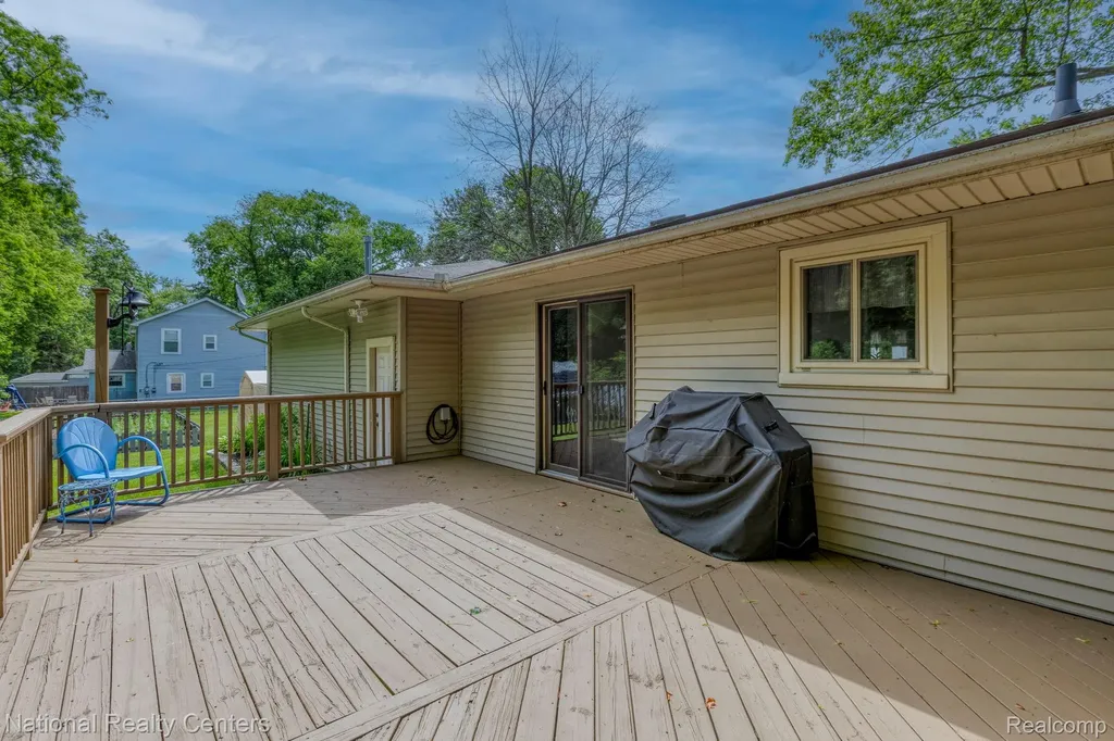 9150 Maplewood Drive White Lake Charter Township MI 48386