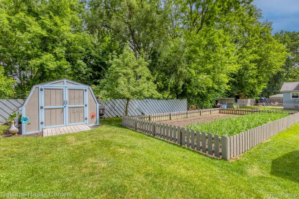 9150 Maplewood Drive White Lake Charter Township MI 48386
