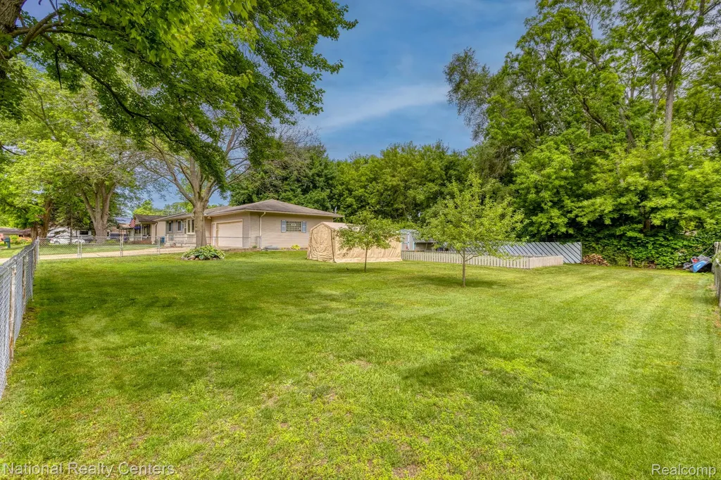 9150 Maplewood Drive White Lake Charter Township MI 48386