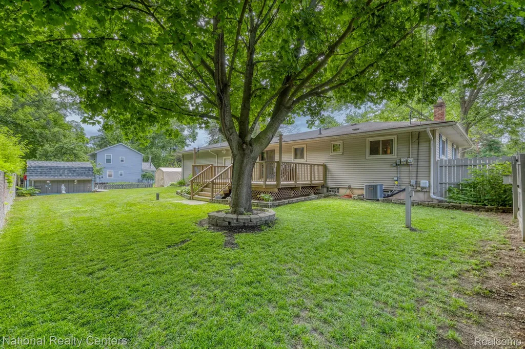 9150 Maplewood Drive White Lake Charter Township MI 48386