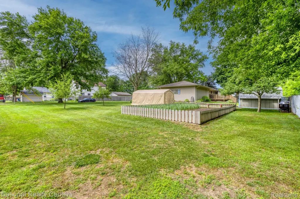 9150 Maplewood Drive White Lake Charter Township MI 48386