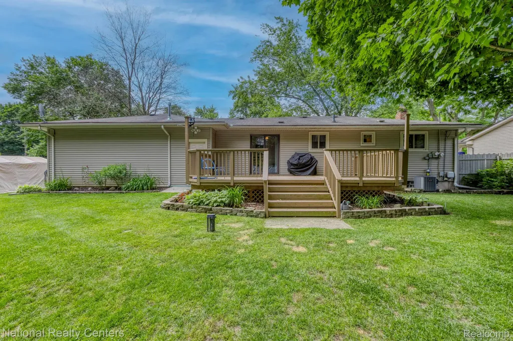 9150 Maplewood Drive White Lake Charter Township MI 48386