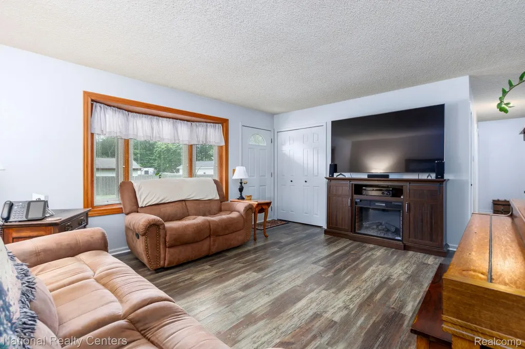 9150 Maplewood Drive White Lake Charter Township MI 48386
