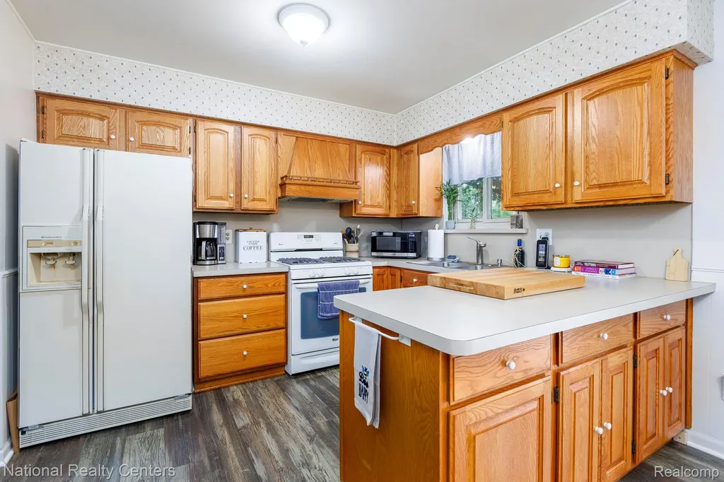 9150 Maplewood Drive White Lake Charter Township MI 48386