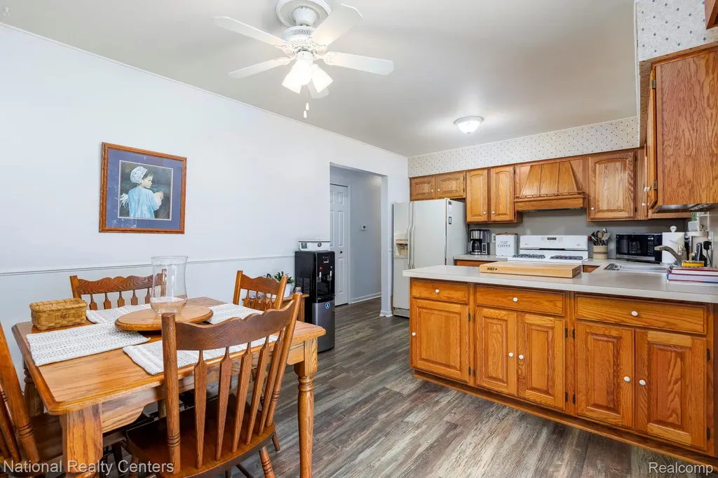 9150 Maplewood Drive White Lake Charter Township MI 48386