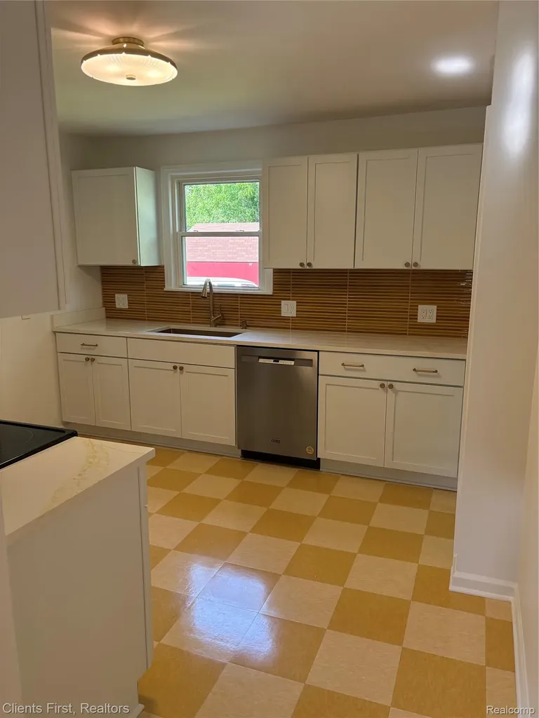 24162 Gleneyrie Drive Southfield City MI 48033