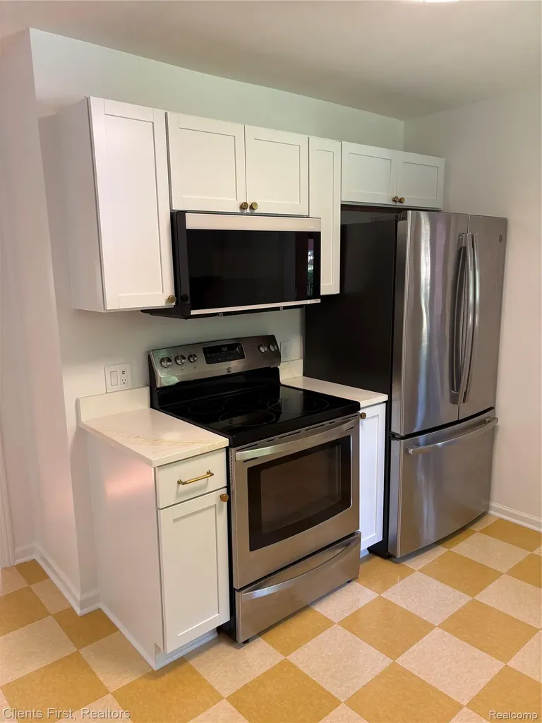 24162 Gleneyrie Drive Southfield City MI 48033