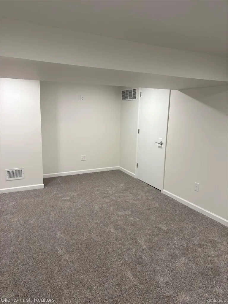 24162 Gleneyrie Drive Southfield City MI 48033