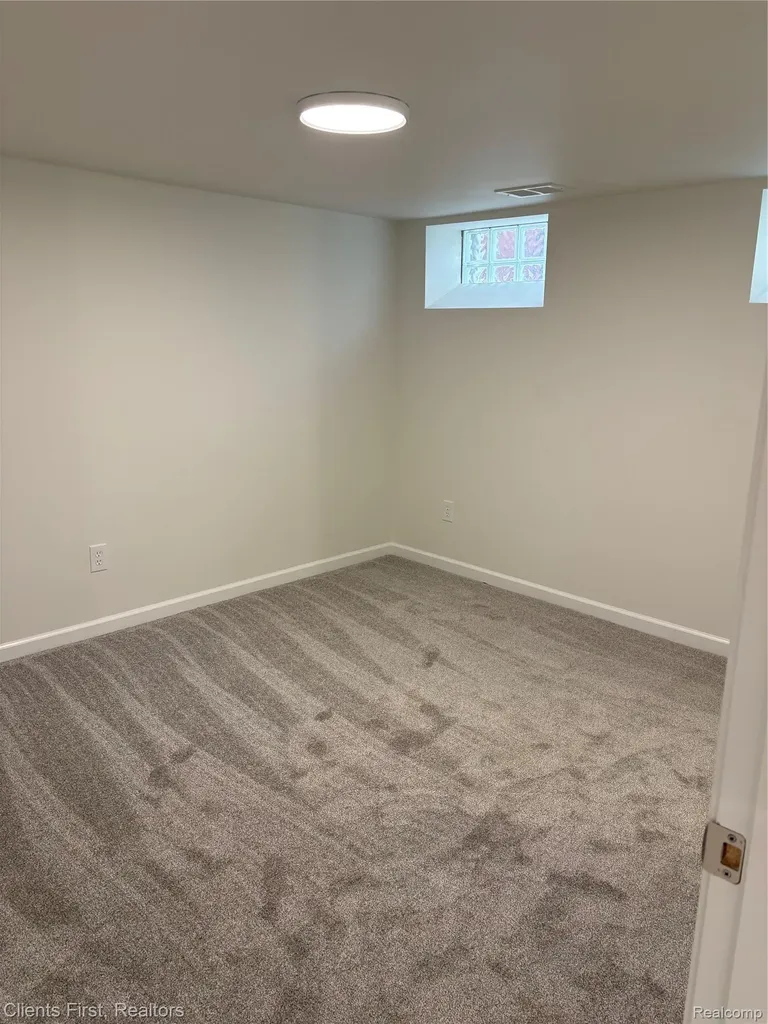 24162 Gleneyrie Drive Southfield City MI 48033
