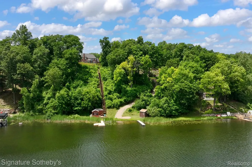 5001 Forest Valley Independence Charter Township MI 48348