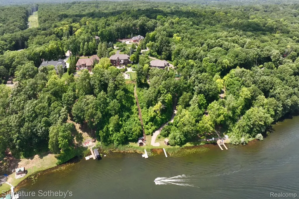 5001 Forest Valley Independence Charter Township MI 48348