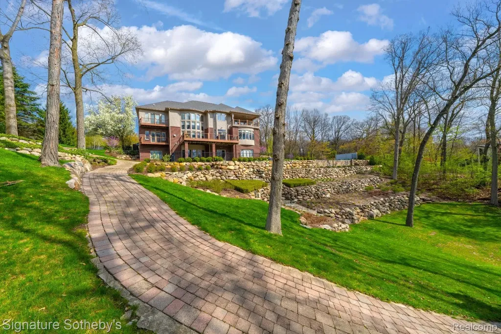 5001 Forest Valley Independence Charter Township MI 48348