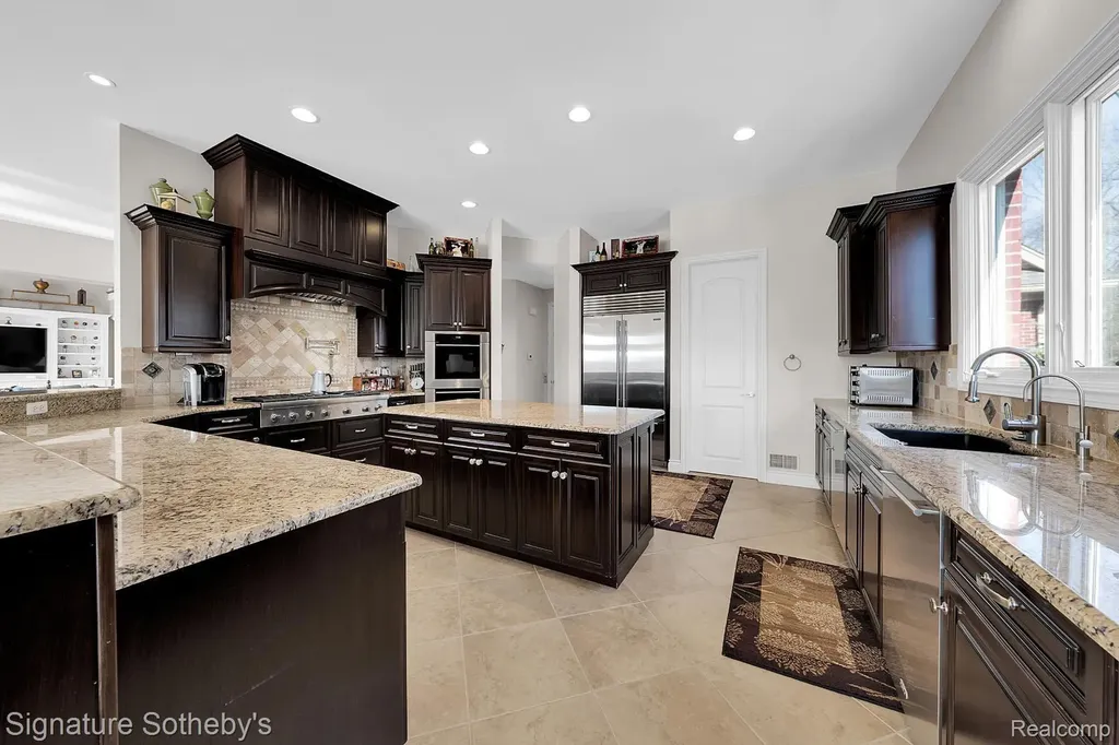 5001 Forest Valley Independence Charter Township MI 48348