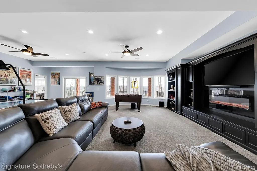 5001 Forest Valley Independence Charter Township MI 48348
