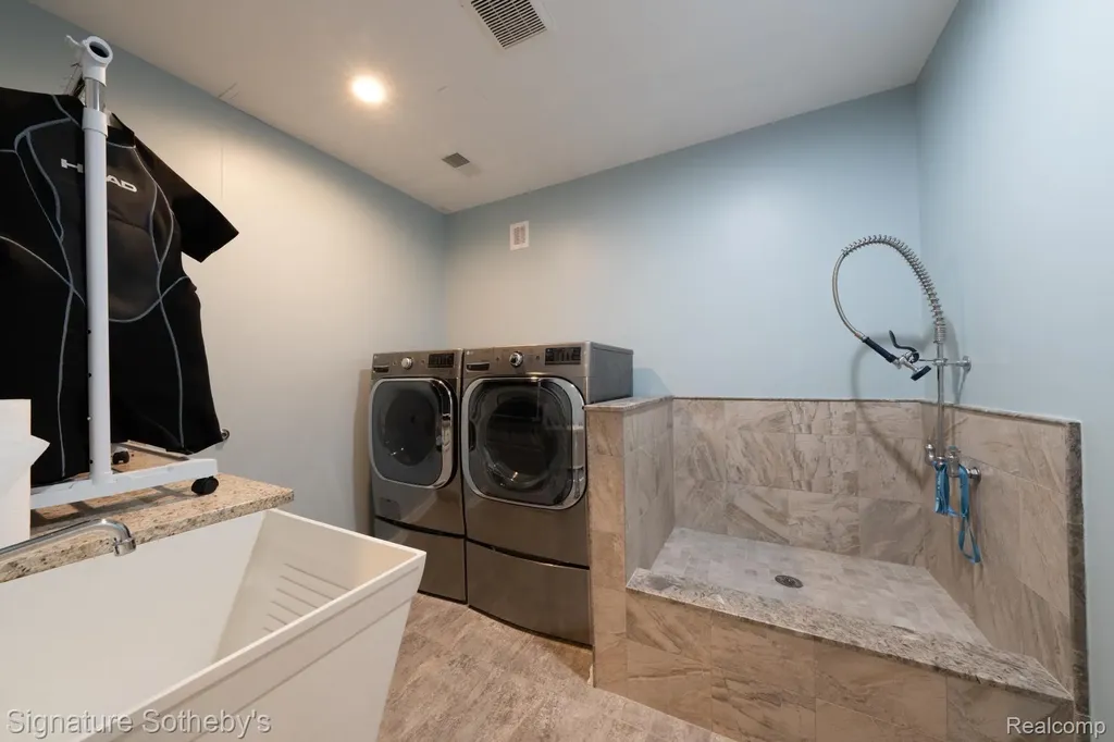 5001 Forest Valley Independence Charter Township MI 48348