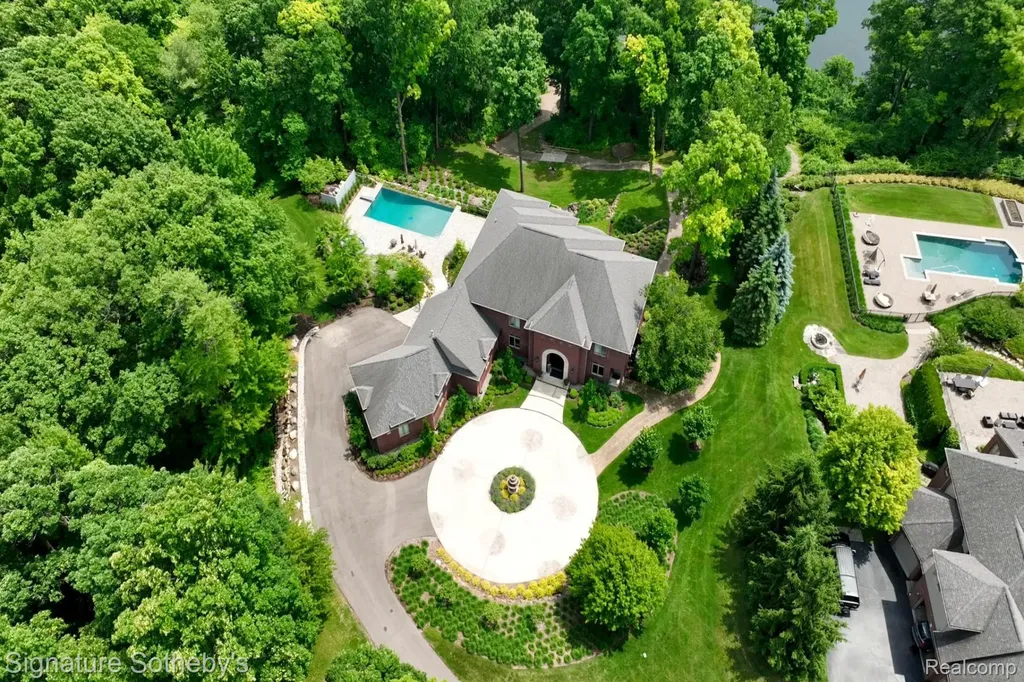 5001 Forest Valley Independence Charter Township MI 48348