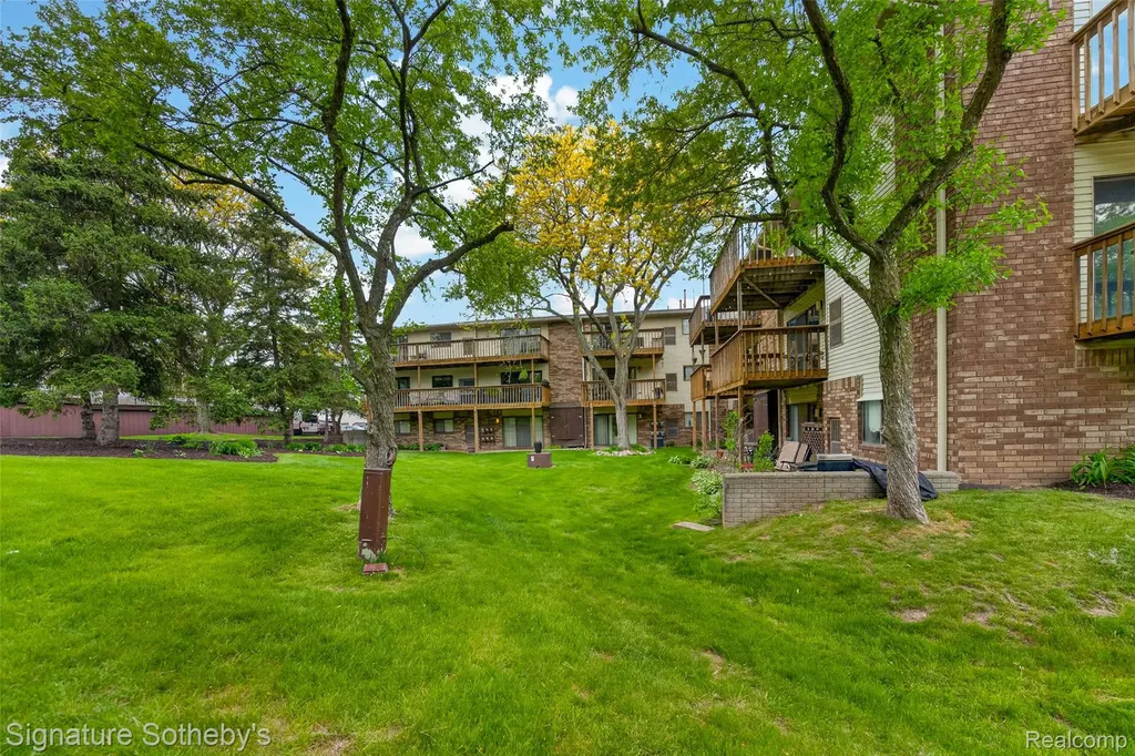 875 S Pontiac Trail Walled Lake City MI 48390