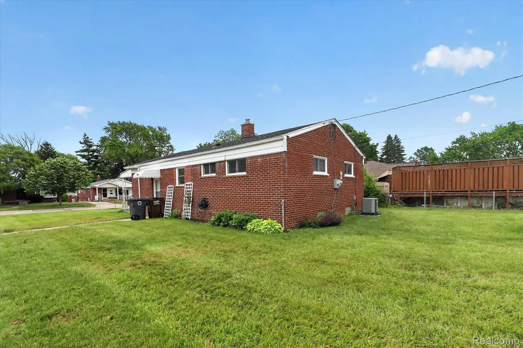 18514 Ray Street Riverview City MI 48193