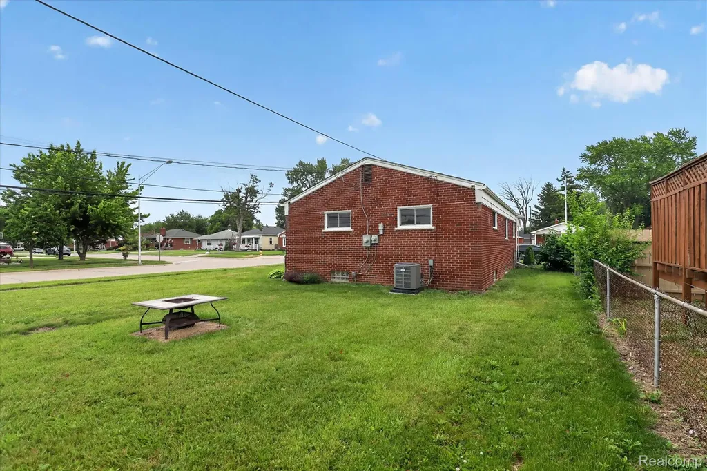 18514 Ray Street Riverview City MI 48193