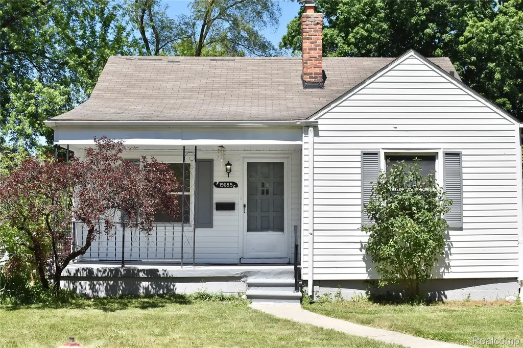 19685 Washtenaw Street Harper Woods City MI 48225