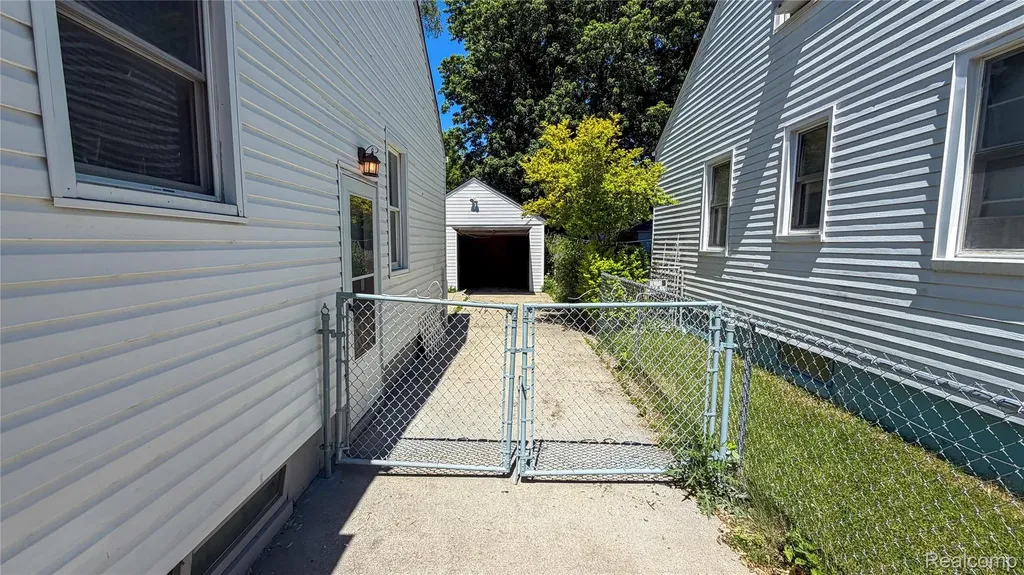 19685 Washtenaw Street Harper Woods City MI 48225