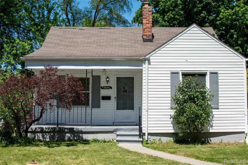 19685 Washtenaw Street Harper Woods City MI 48225