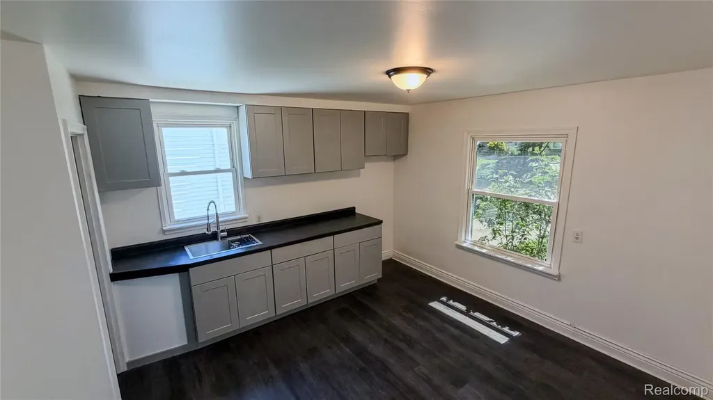 19685 Washtenaw Street Harper Woods City MI 48225