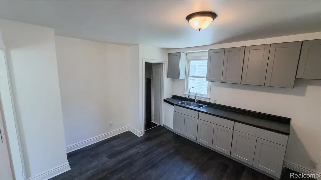 19685 Washtenaw Street Harper Woods City MI 48225