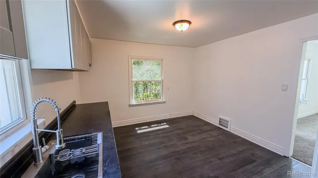 19685 Washtenaw Street Harper Woods City MI 48225