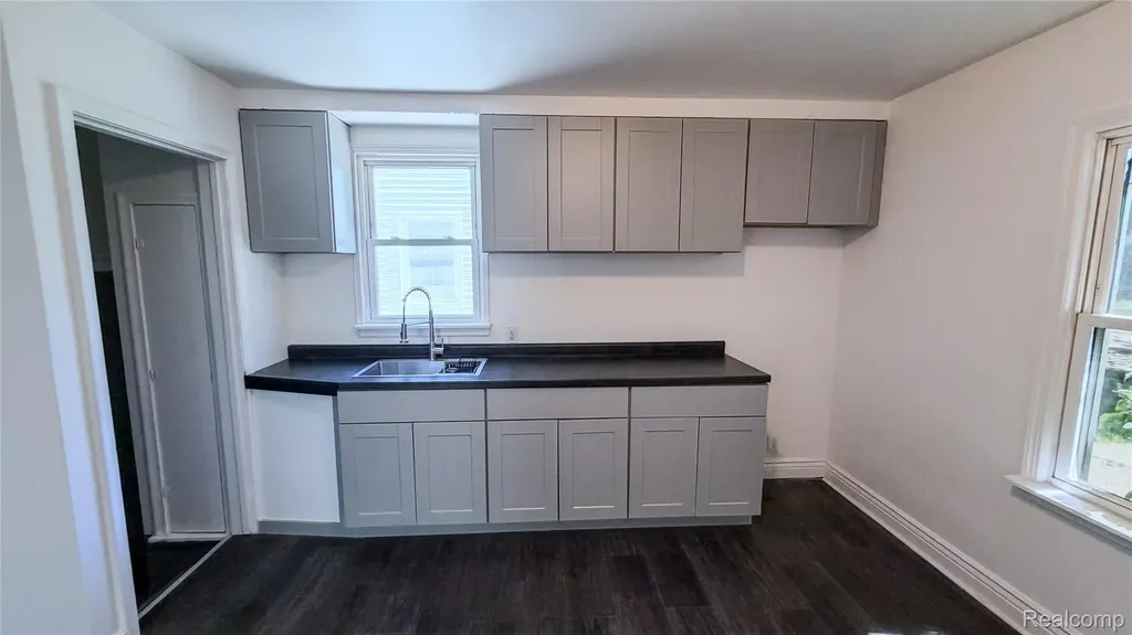 19685 Washtenaw Street Harper Woods City MI 48225