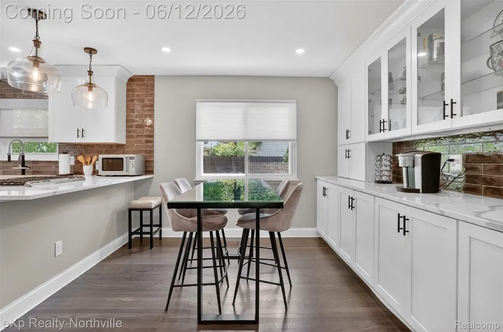 33083 Broadmoor Court Livonia City MI 48154