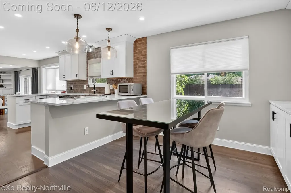 33083 Broadmoor Court Livonia City MI 48154