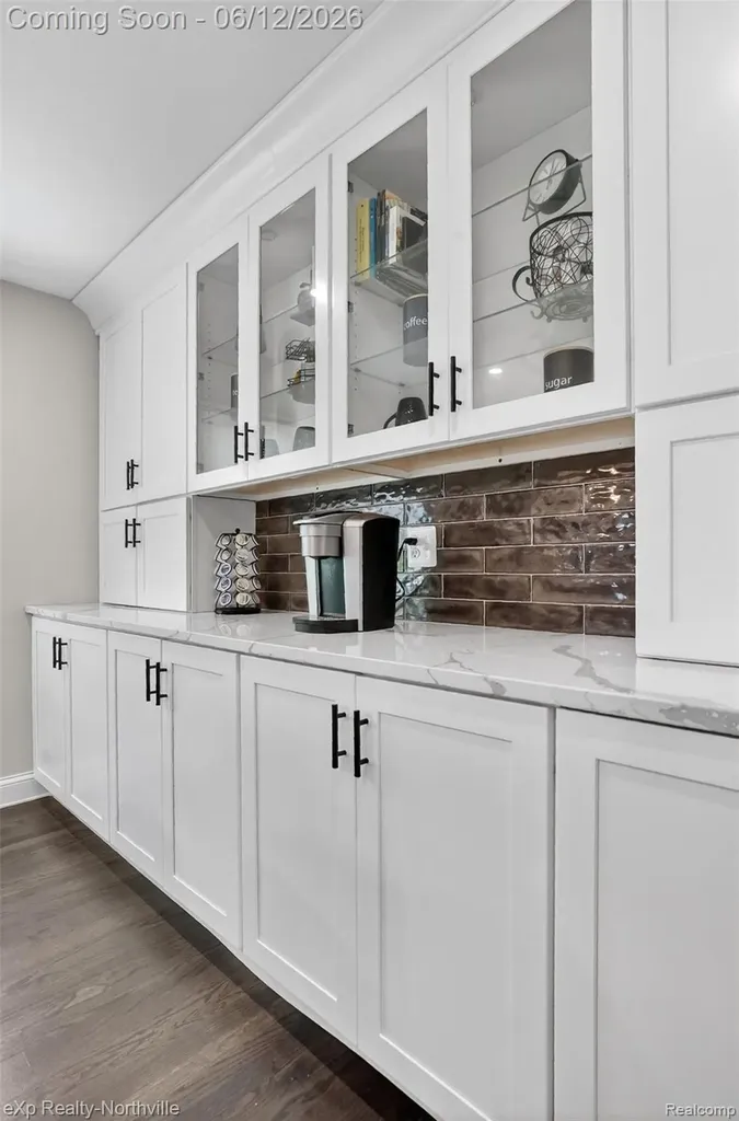 33083 Broadmoor Court Livonia City MI 48154