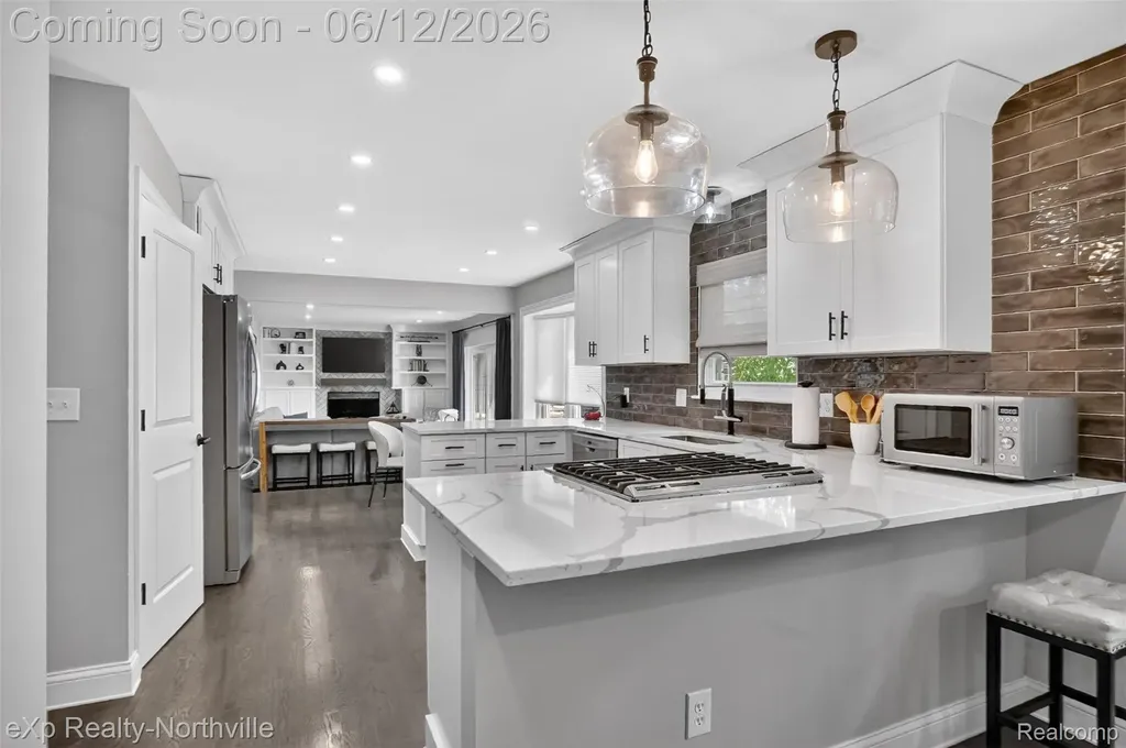 33083 Broadmoor Court Livonia City MI 48154